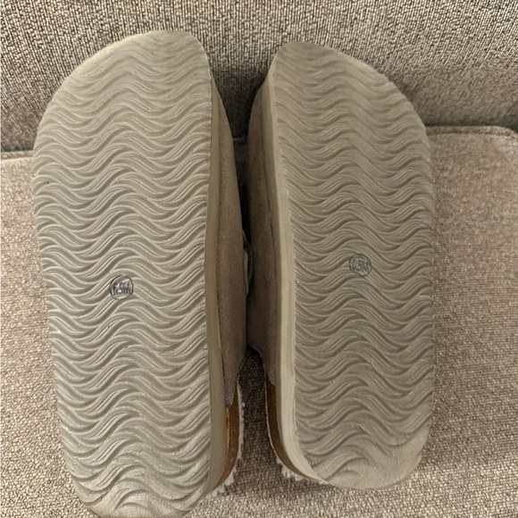 Cushionaire Tan Suede 6.5 Clogs with Buckle - Picture 5 of 5